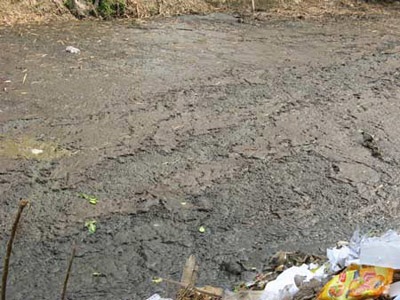 “Kênh chết”… bốc cháy vì ô nhiễm - 1