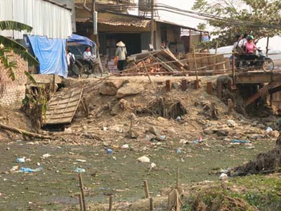 “Kênh chết”… bốc cháy vì ô nhiễm - 4