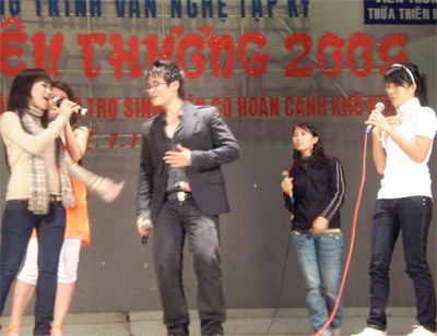 Sinh Viên Huế giao lưu cùng Hà Anh Tuấn - 1 Sinh Viên Huế giao lưu cùng Hà Anh Tuấn - 1