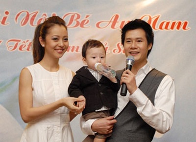 Chùm ảnh: Lễ thôi nôi con trai Quang Dũng và Jennifer Phạm - 3 Chùm ảnh: Lễ thôi nôi con trai Quang Dũng và Jennifer Phạm - 3
