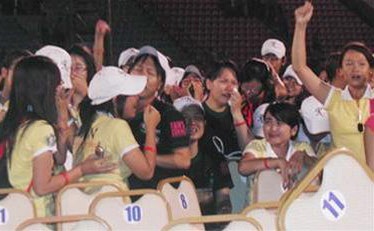 Khóc cười với fan Việt Nam - 1 Khóc cười với fan Việt Nam - 1