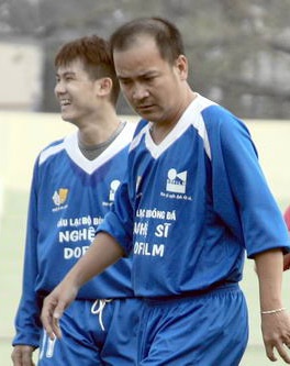 Nghệ sĩ “tổng kết” năm cũ - 4 Nghệ sĩ “tổng kết” năm cũ - 4