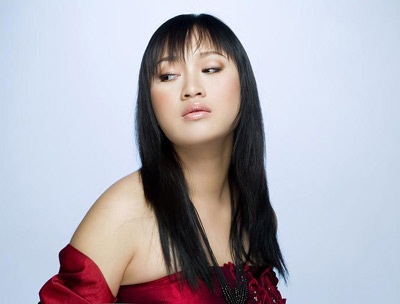 Khánh Linh: “Nếu không bị tròn, tôi thích mặc áo hở lưng” - 1 Khánh Linh: “Nếu không bị tròn, tôi thích mặc áo hở lưng” - 1