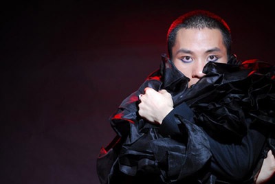 Tùng Dương: Hiện đại nhưng vẫn “quái” - 6