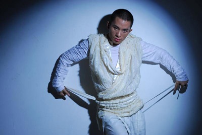 Tùng Dương: Hiện đại nhưng vẫn “quái” - 1