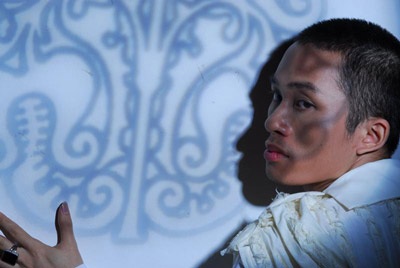 Tùng Dương: Hiện đại nhưng vẫn “quái” - 2