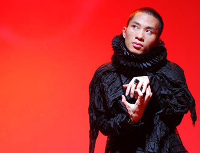 Tùng Dương: Hiện đại nhưng vẫn “quái” - 5