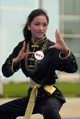 Người đẹp thỏa sức phát huy năng khiếu! - 8