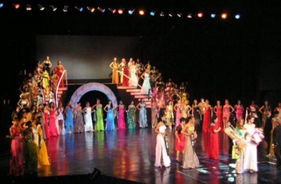 Miss Venezuela và Canada đoạt giải Người mặc áo dạ hội đẹp nhất - 10