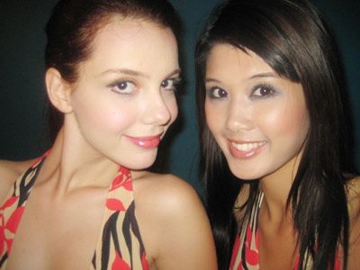 Minh Thu bán đấu giá từ thiện áo dài thêu hoạ tiết Vịnh Hạ Long - 3