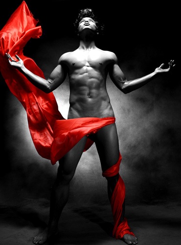 Hoa vương Ngô Tiến Đoàn sang Singapore một năm - 1 Hoa vương Ngô Tiến Đoàn sang Singapore một năm - 1