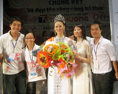 Hoa khôi “chuồn chuồn ớt” - 1 Hoa khôi “chuồn chuồn ớt” - 1