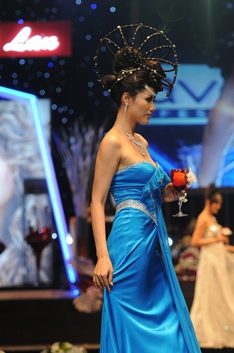 Hoa hậu Thùy Lâm và các “chân dài” hội tụ trong “Chuyện của Tóc” - 4