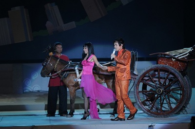 10 mỹ nhân xuất hiện ấn tượng trong live show Đan Trường - 5 10 mỹ nhân xuất hiện ấn tượng trong live show Đan Trường - 5