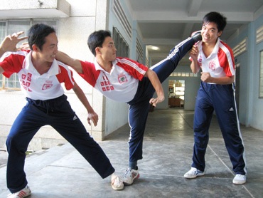 Từ chạy bàn trở thành... võ sư   - 1