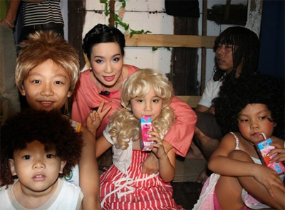 Trịnh Kim Chi làm “me Tây” - 1