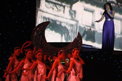 Hai “Hà” đẹp trên sân khấu “Những mùa đông yêu dấu” - 12 Hai “Hà” đẹp trên sân khấu “Những mùa đông yêu dấu” - 12