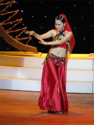 Trần Thị Quỳnh Hương đăng quang Hoa khôi ĐH Đà Nẵng - 7