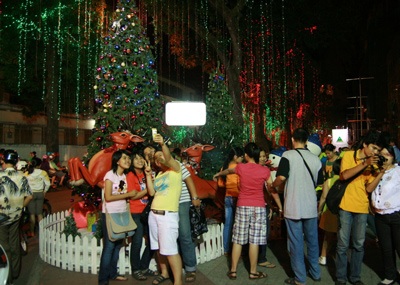 Noel này, hẹn hò ta đi ngắm phố phường… - 10