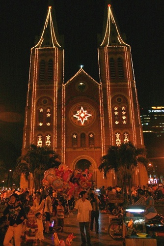 Noel này, hẹn hò ta đi ngắm phố phường… - 1