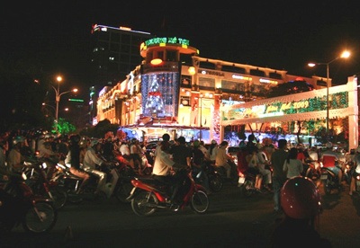 Noel này, hẹn hò ta đi ngắm phố phường… - 3