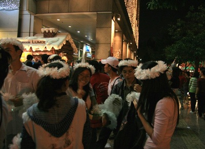 Noel này, hẹn hò ta đi ngắm phố phường… - 6