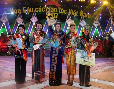 “Em tự hào vì mình là người Dân tộc Tày…” - 2 “Em tự hào vì mình là người Dân tộc Tày…” - 2