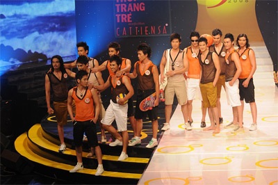 Xem các nam người mẫu “làm dáng”   - 1