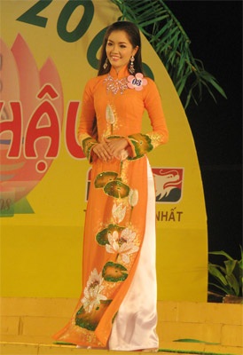 Tân Hoa hậu ĐBSCL: “Tôi sinh ra trong gia đình nông dân…” - 3 Tân Hoa hậu ĐBSCL: “Tôi sinh ra trong gia đình nông dân…” - 3