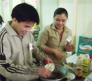 “Mì chính cánh” tất bật ngày 8/3 - 1 “Mì chính cánh” tất bật ngày 8/3 - 1