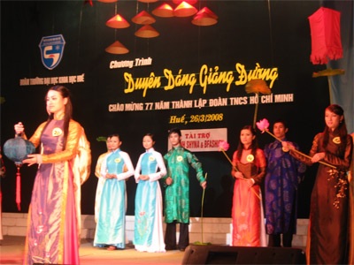 Tôn vinh vẻ đẹp giảng đường  - 1