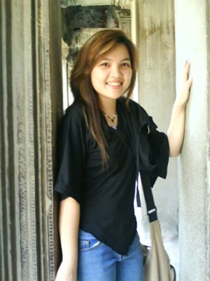 Cô bạn 9X biết 4 ngoại ngữ  - 1