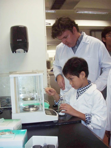 Những điều thú vị về cậu sinh viên 8 tuổi - 1