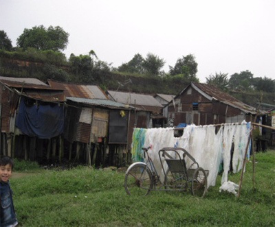 Cô sinh viên lớn lên từ khu “ổ chuột” - 1 Cô sinh viên lớn lên từ khu “ổ chuột” - 1