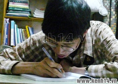 Cậu thủ khoa sắp mất đi... đôi mắt  - 1