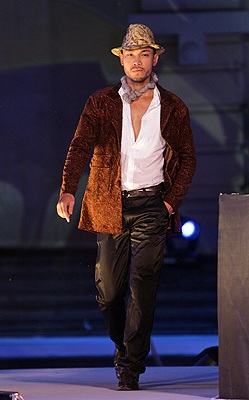 “Huyền thoại đương đại” lấp lánh khát khao - 2