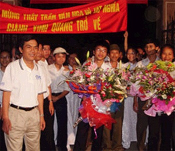 “Thủ lĩnh” môn Vật lý lớn lên từ bờ ruộng… - 1 “Thủ lĩnh” môn Vật lý lớn lên từ bờ ruộng… - 1