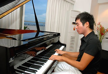 Minh Quân: “Gia đình vẫn là nơi trú ngụ bình yên nhất” - 1 Minh Quân: “Gia đình vẫn là nơi trú ngụ bình yên nhất” - 1