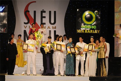 Võ Hoàng Yến và Phạm Xuân Thu đoạt giải Vàng Siêu mẫu 2008 - 13 Võ Hoàng Yến và Phạm Xuân Thu đoạt giải Vàng Siêu mẫu 2008 - 13