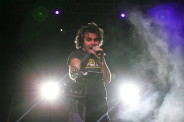 Quay cuồng cùng Med-rock và Piero Pelu - 2