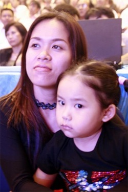 Hoa hậu Thu Thủy và các nghệ sĩ làm gì trong ngày 1/6? - 3