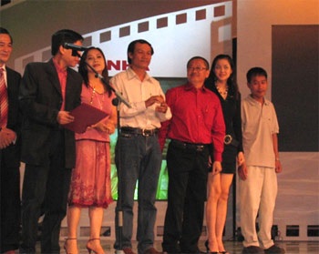 Cánh Diều Vàng thuộc về "Hà Nội, Hà Nội" và "Áo lụa Hà Đông"! - 1 Cánh Diều Vàng thuộc về "Hà Nội, Hà Nội" và "Áo lụa Hà Đông"! - 1