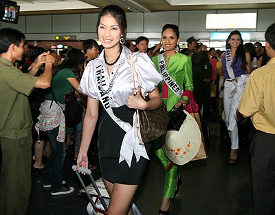 Chùm ảnh: 80 hoa hậu các nước “đổ bộ” lên đất Hà thành - 9