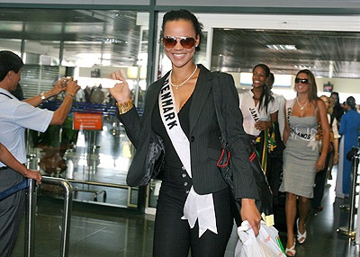 Chùm ảnh: 80 hoa hậu các nước “đổ bộ” lên đất Hà thành - 14