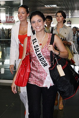 Chùm ảnh: 80 hoa hậu các nước “đổ bộ” lên đất Hà thành - 3