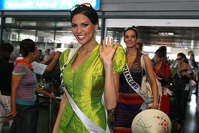 Chùm ảnh: 80 hoa hậu các nước “đổ bộ” lên đất Hà thành - 7