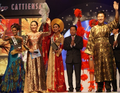 MC Anh Quân: May mắn được gặp các cô gái đẹp nhất hành tinh - 1