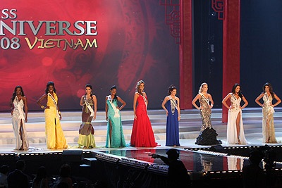 Chùm ảnh: Đêm trình diễn ấn tượng tại Crown Convention  - 1