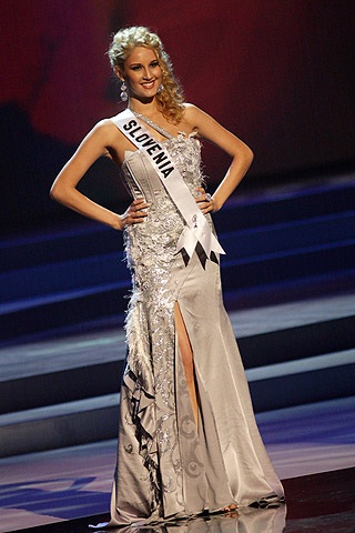 Chùm ảnh: Đêm trình diễn ấn tượng tại Crown Convention  - 24