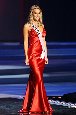 Chùm ảnh: Đêm trình diễn ấn tượng tại Crown Convention  - 6